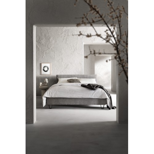 Home Italy Keen franciaágy