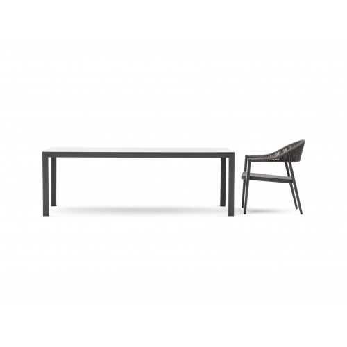VAR. VIC. low table